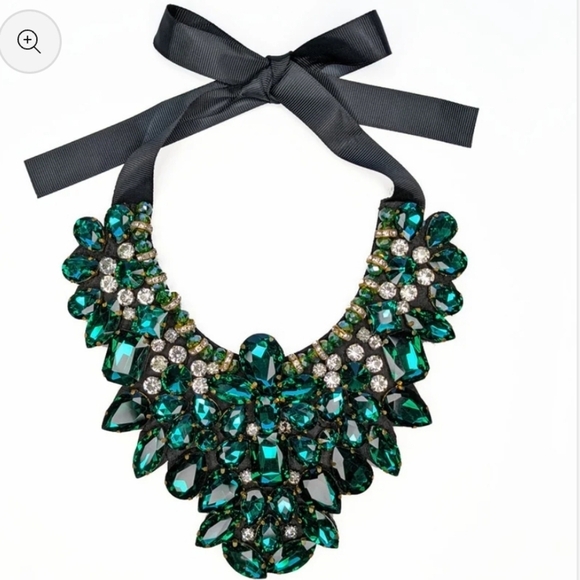 Green Rhinestone Crystal Statement Bib Necklace NWOT - Picture 3 of 5